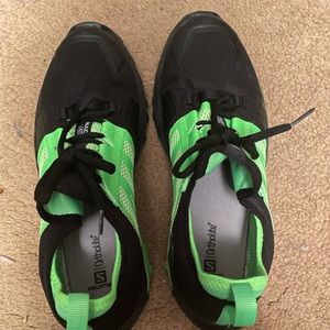 Mens 9.5 Salomon shoes